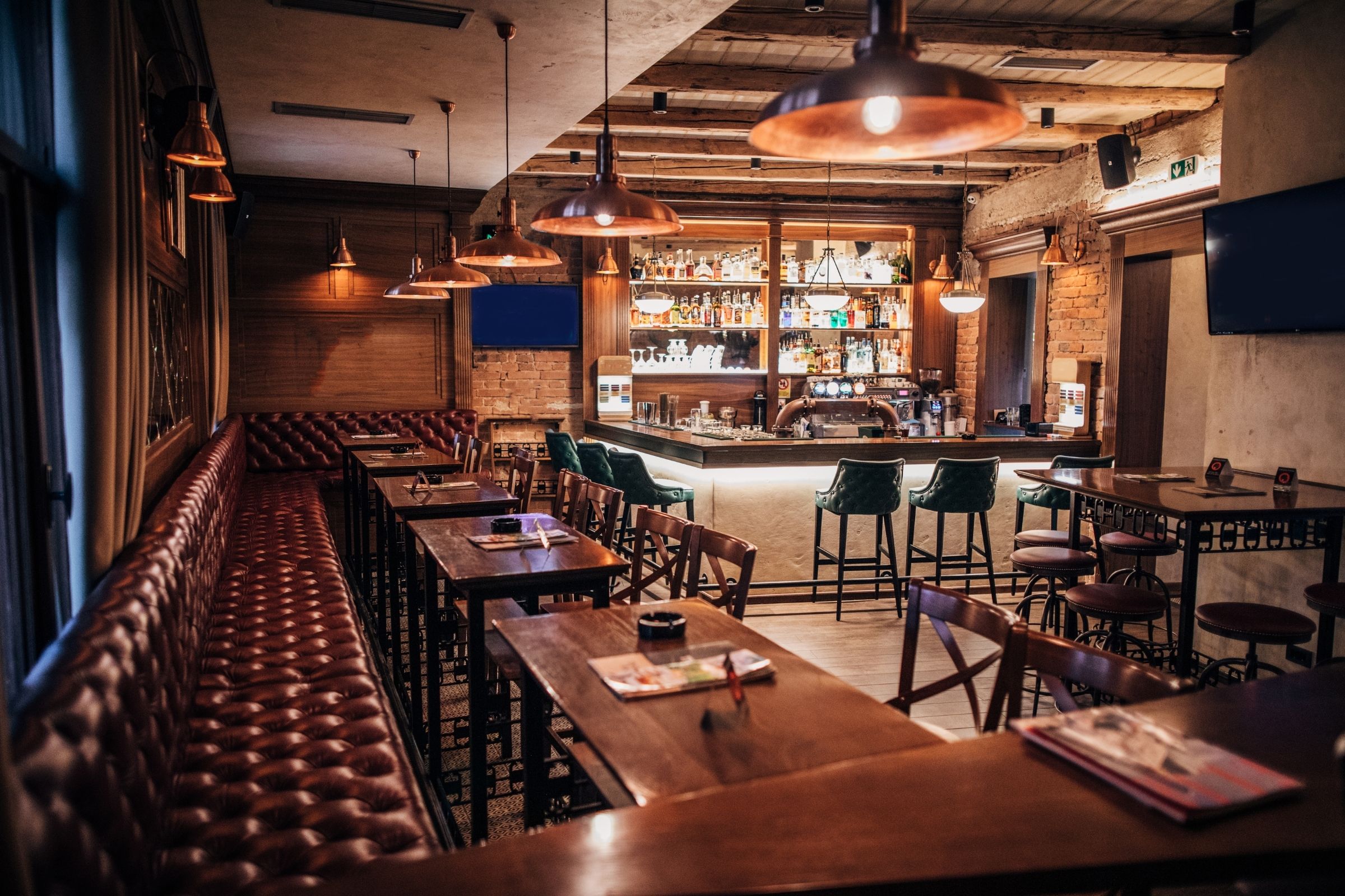 Rząd Irlandii podejmie decyzję kiedy nastąpi otwarcie restauracji i pubów w pomieszczeniach
