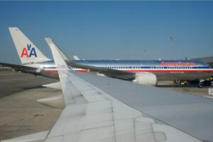 Samolot American Airlines uszkodzony po kolizji z samolotem Aer Lingus na lotnisku w Dublinie