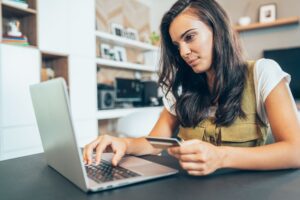 Zmiany w podatkowe przy zakupach online z Irlandii