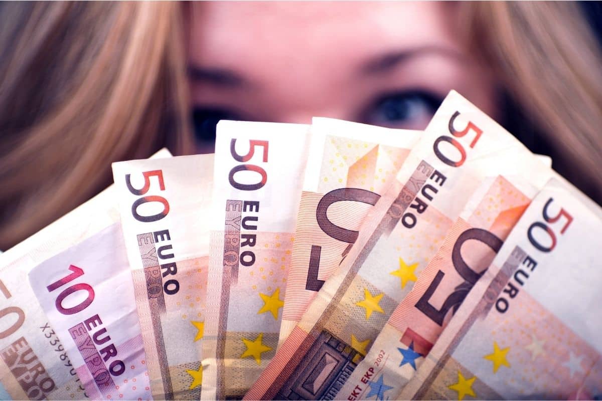 Unia Europejska chce ograniczyć płatności gotówkowe za transakcje