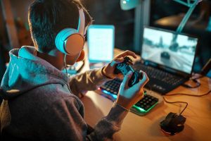 Coraz więcej dzieci w Irlandii gra online z nieznajomymi