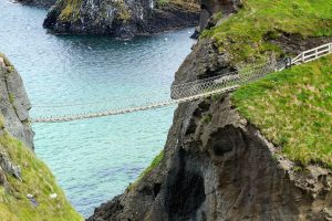 Carrick-a-Rede - słynny most linowy w Irlandii Północnej