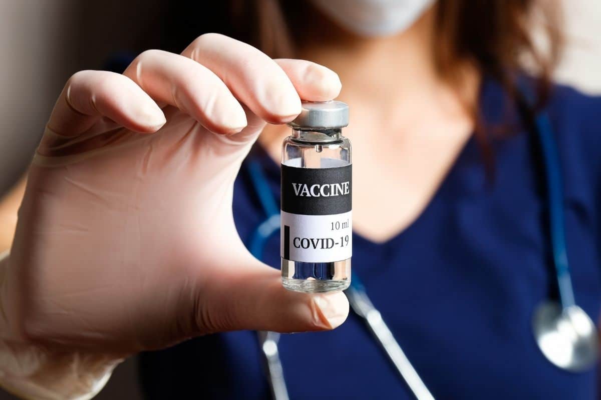 Cztery na 10 nowych przypadków Covid w Irlandii to osoby zaszczepione