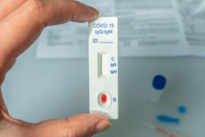 Od piątku osoby przybywające do Irlandii będą potrzebowały negatywnego testu na Covid-19