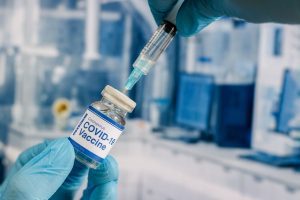 Pfizer, BioNTech, Moderna zarabiają 1000 USD co sekundę