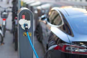 W Irlandii ponad 15 procent sprzedawanych nowych samochodów to pojazdy elektryczne i hybrydy plug-in