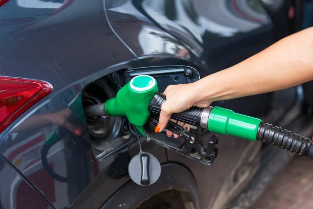 Ceny benzyny i oleju napędowego w Irlandii wzrosły w ciągu ostatniego roku o jedną trzecią
