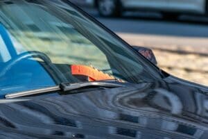 Od 1 lutego w Irlandii mandaty za parkowanie na chodnikach, ścieżkach rowerowych i buspasach zostaną podwojone