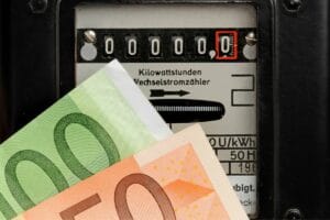 Rząd Irlandii zatwierdził jednorazową dopłatę do energii elektrycznej dla gospodarstw domowych w wysokości 200 Euro