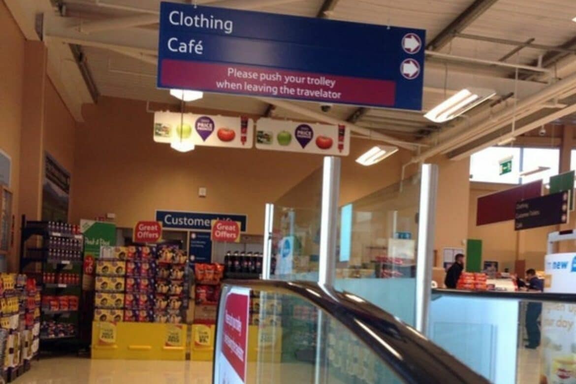 Złodziej sklepowy odgryzł klientowi Tesco ucho i połknął je Portal