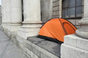 Studenci zagraniczni w Irlandii zmuszeni do spania gdzie popadnie z powodu kryzysu zakwaterowania