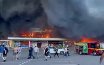 Atak rakietowy rosjan na centrum handlowe w Krzemieńczuku