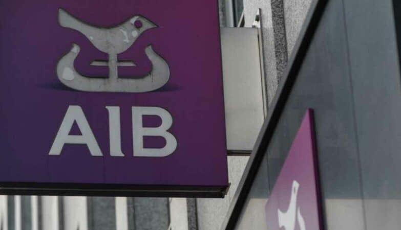 AIB rezygnuje z planu usunięcia obsługi gotówkowej z 70 oddziałów