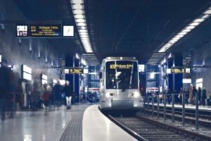 Linia metra na lotnisko w Dublinie ma zostać zbudowana do 2034 r. kosztem 9,5 mld euro