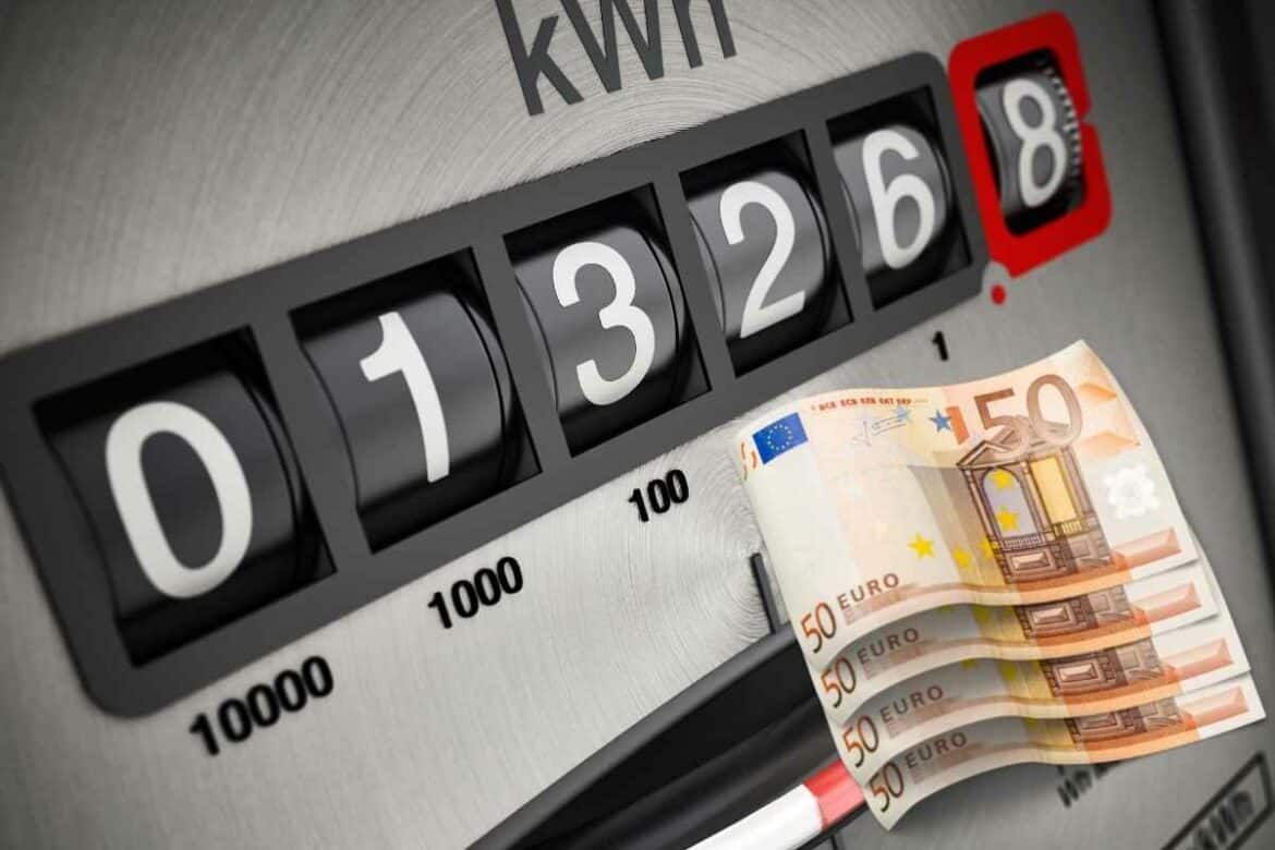 Od 1 listopada pierwsza dopłata do energii elektrycznej w wysokości 200 euro zacznie pojawiać się na rachunkach za prąd