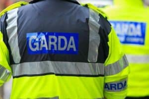 Cztery osoby aresztowane po napadzie na dwoje funkcjonariuszy Gardy w Dublinie