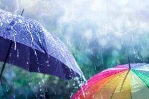 Silny wiatr i ulewy w Irlandii - żółty alert