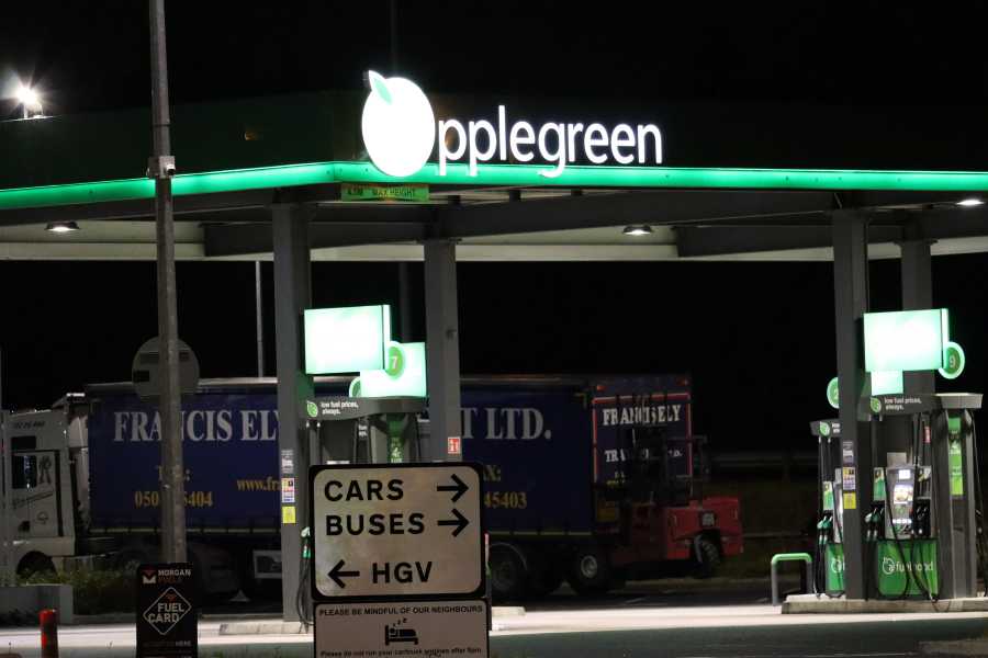 Obawy przed kolejkami na stacjach benzynowych i paniką zakupową przed dużymi podwyżkami cen paliw