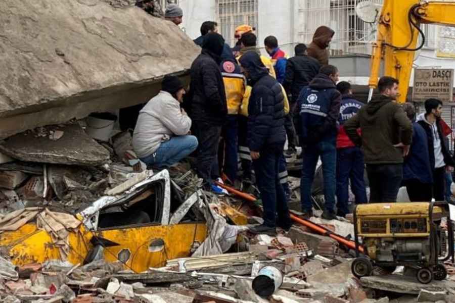 Ponad 600 zabitych w wyniku potężnego trzęsienia ziemi, które nawiedziło Turcję i Syrię