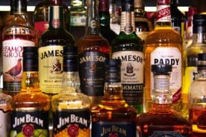 Etykiety na alkohol w Irlandii mają zawierać ostrzeżenia zdrowotne, zawartość kalorii i ilość alkoholu w produkcie