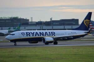 Ryanair zwolnił głównego pilota po nieodpowiednim zachowaniu wobec młodszych pilotek