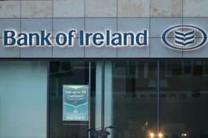 Bank of Ireland ostrzega przed oszustwami związanymi z podszywaniem się pod rodzinę
