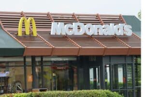 McDonald's zbada zarzuty, że pracownik był wyśmiewany z powodu gwałtu