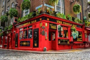 Trzej turyści z Wielkiej Brytanii trafili do szpitala po napadzie w Temple Bar w Dublinie