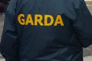 Garda przejmuje broń i samochody po bójce na parkingu centrum handlowego w Galway