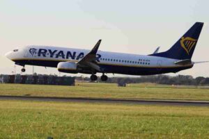 Samolot Ryanair ląduje awaryjnie po śmierci pasażera na wysokości 38 000 stóp