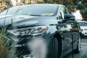 Sprzedaż nowych pojazdów elektrycznych w 2023 roku wzrosła o 45%